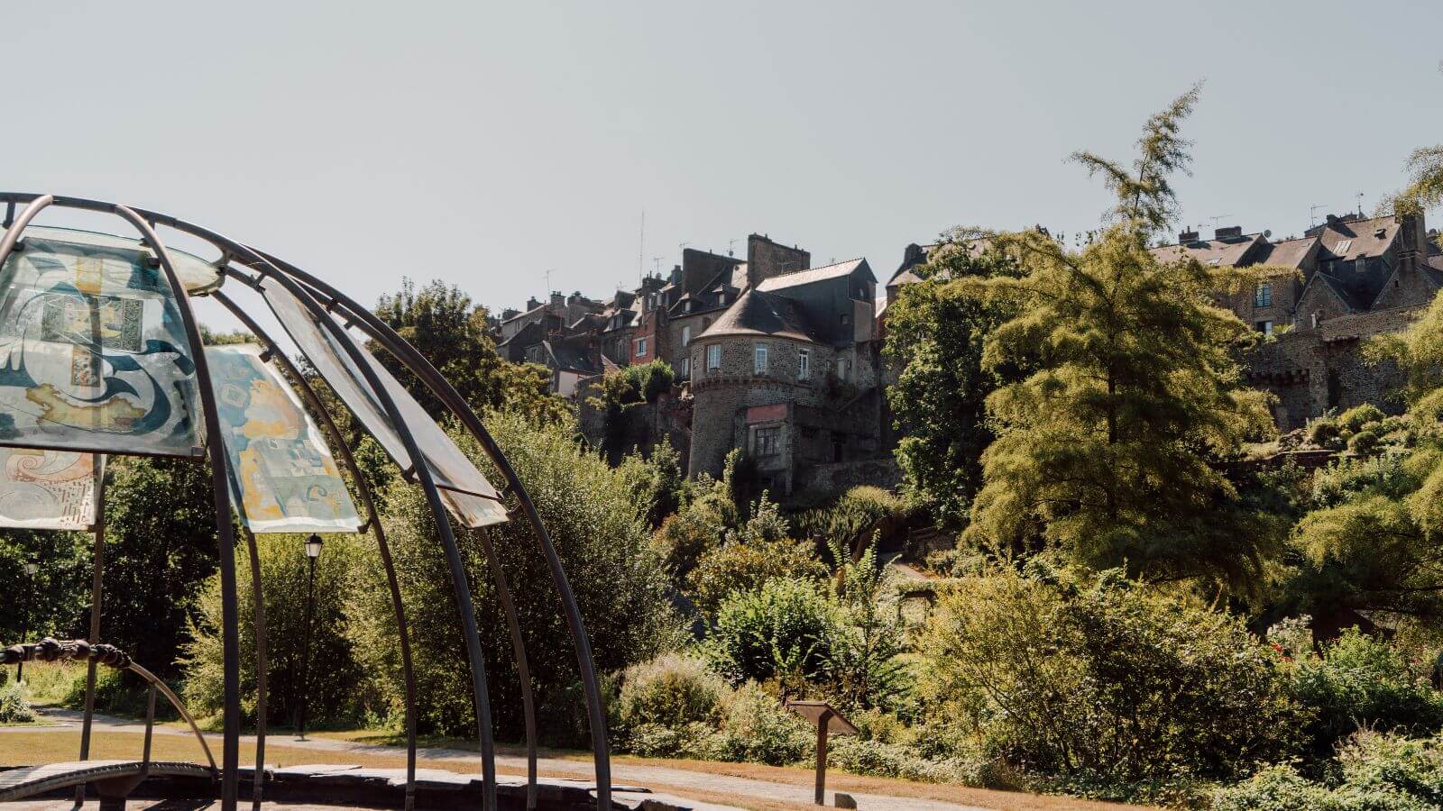 03-1fougeres-anciens-remparts