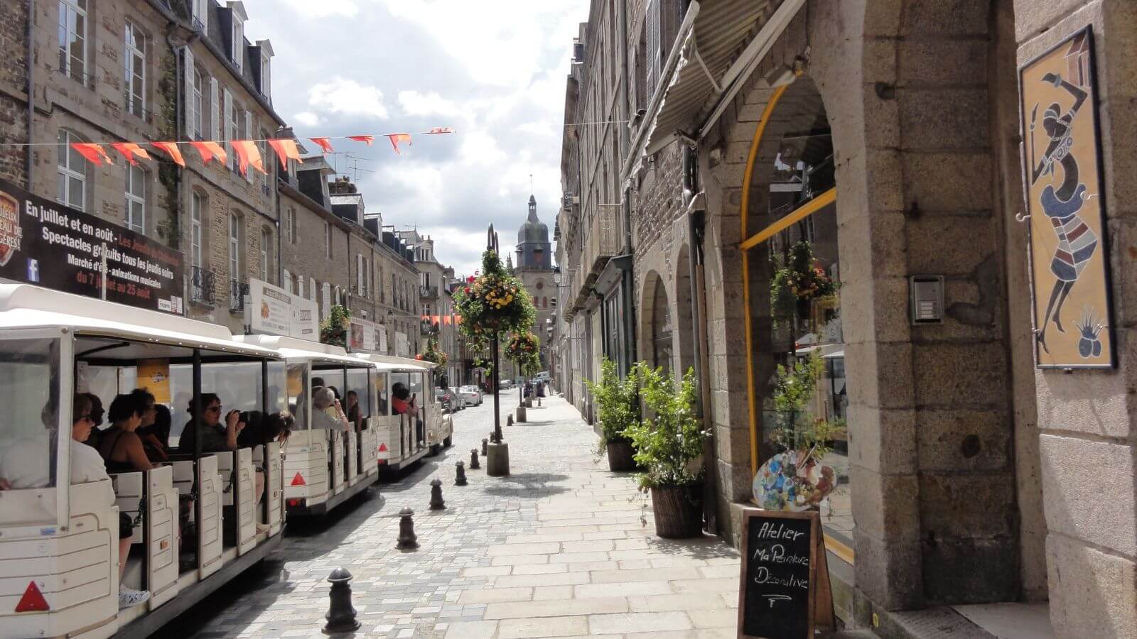 09fougeres-rue-nationale