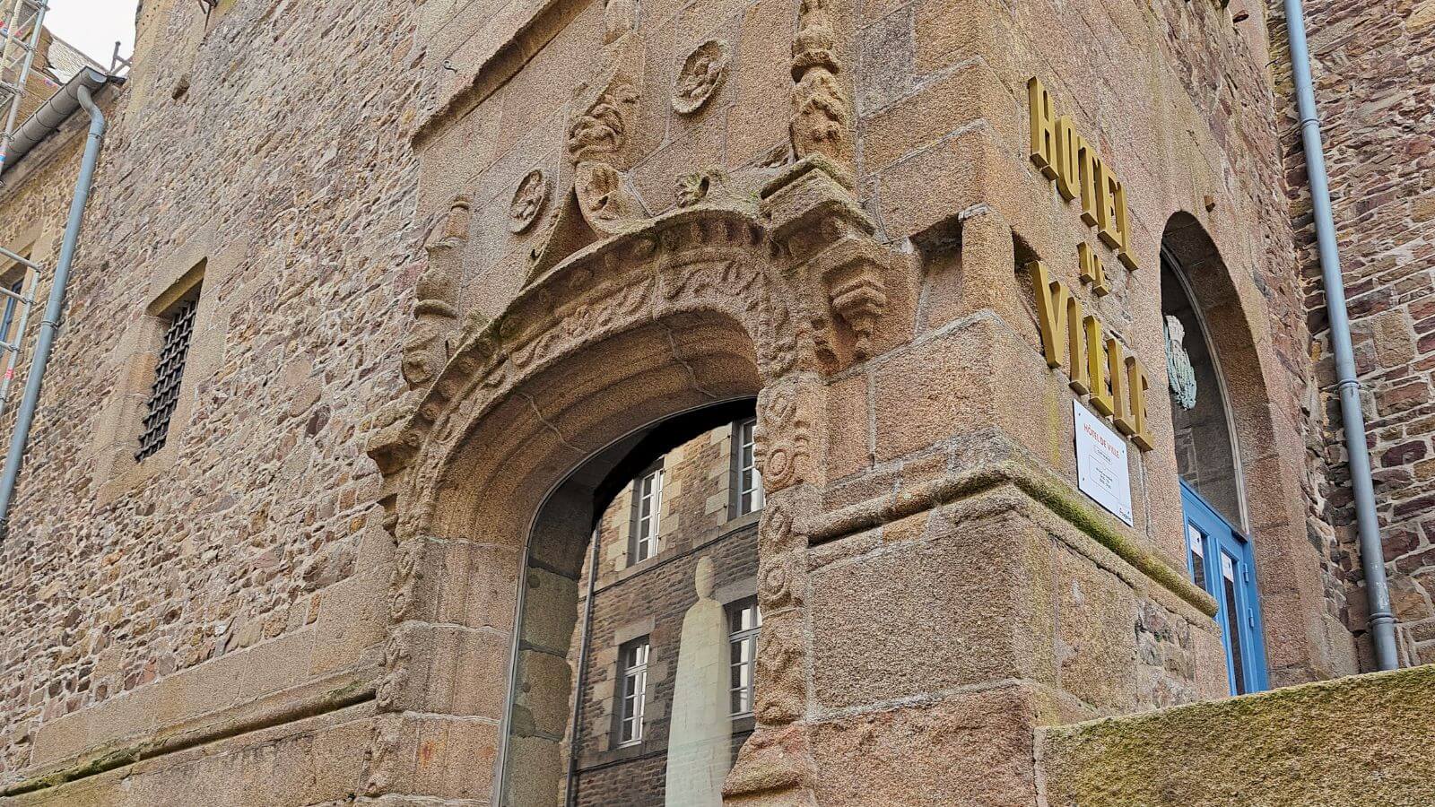 15fougeres-hotel-de-ville