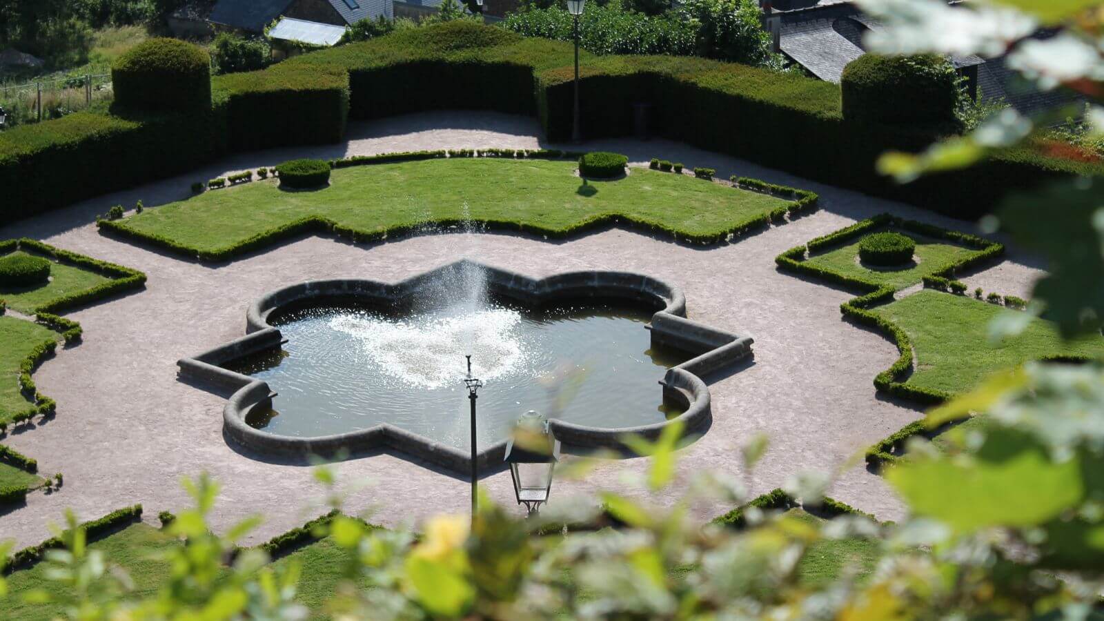 16-1fougeres-jardin-public