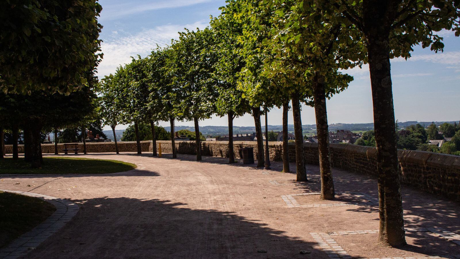 16-2fougeres-jardin-public