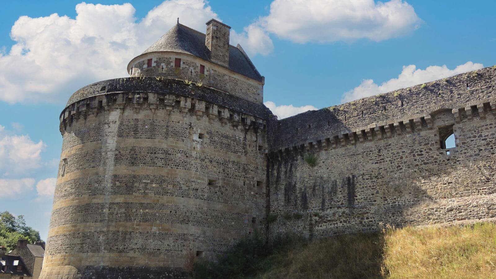 27fougeres-tours-raoul-et-surienne