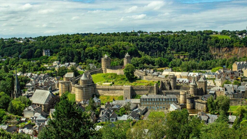 Vue aérienne de Fougères